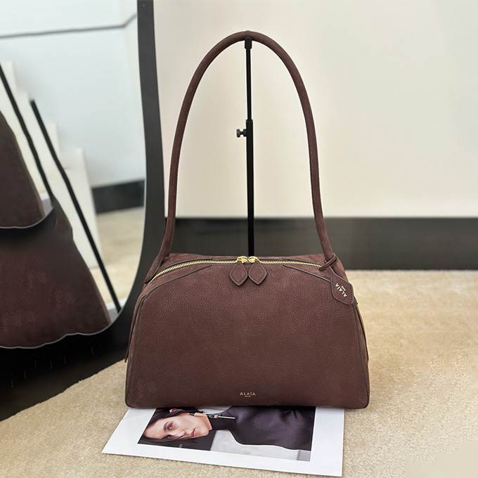 alaïa le bouledogue structured shoulder handbag
